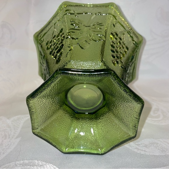 Vintage collectible green glass candy dish. Great condition, no chips or cracks. - Picture 4 of 7